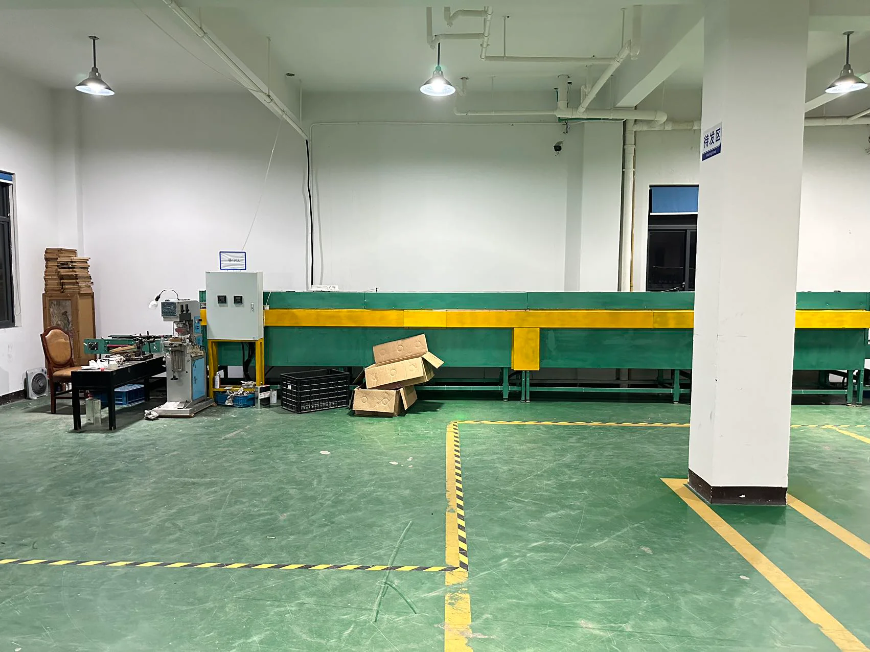 Supplied photograph of screen-printing conveyor equipment
